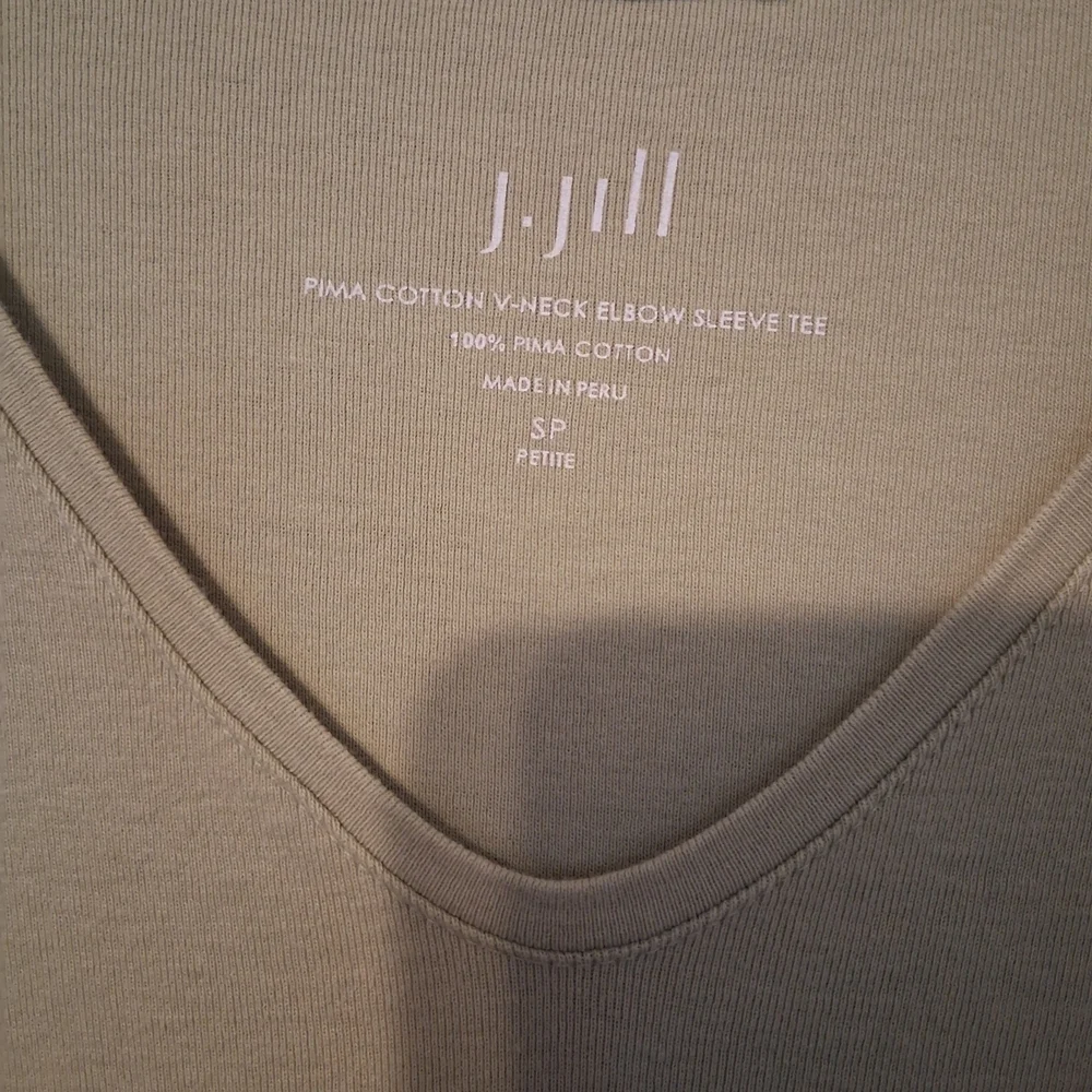 J. Jill Women's Sage Green V-Neck Elbow Length Tee - Picture 2 of 3